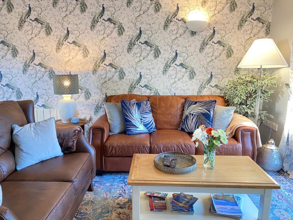 District In 1 Acre Gardens Off M6 Casa de Campo Penrith