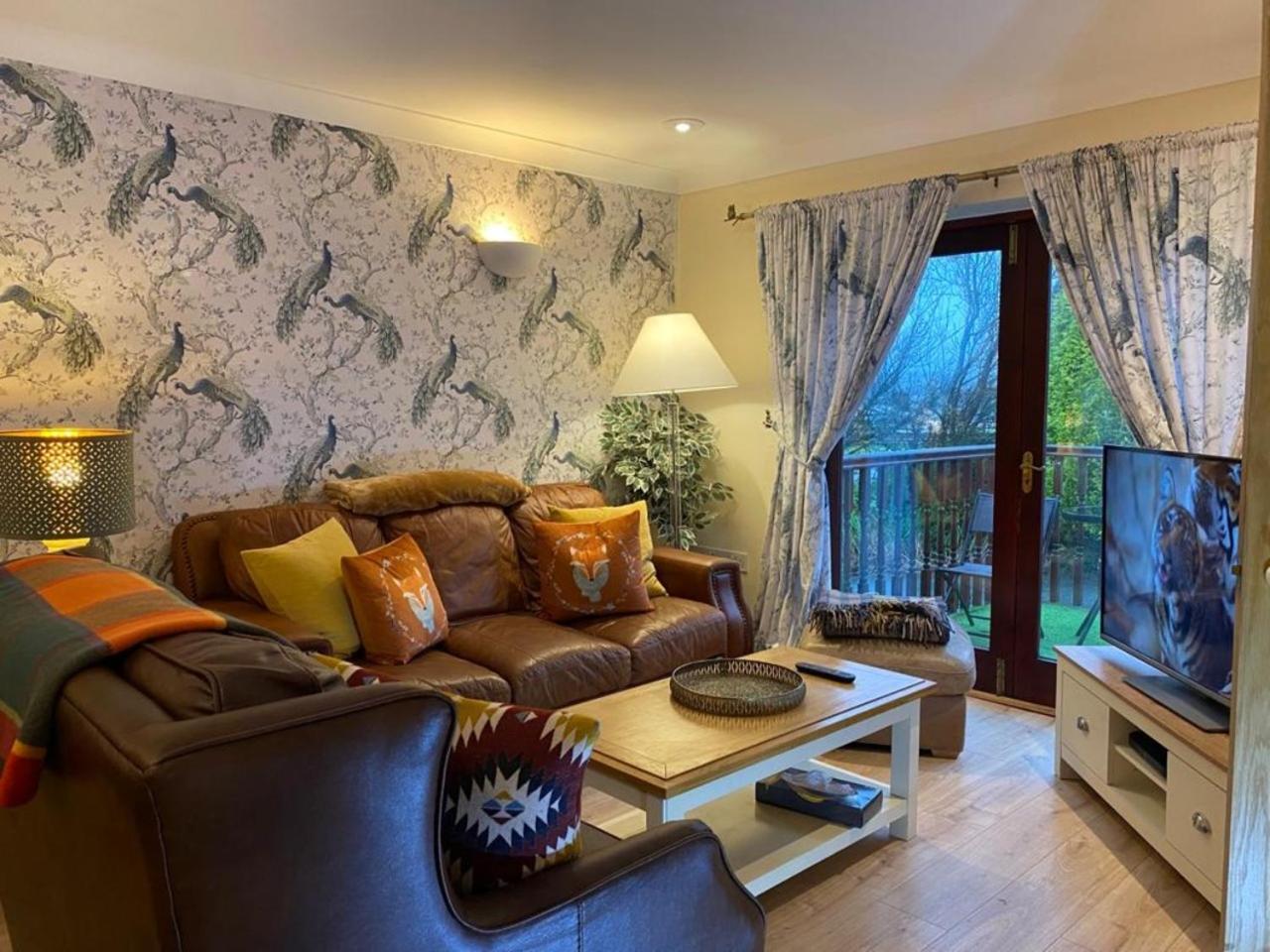 District In 1 Acre Gardens Off M6 Casa de Campo *
